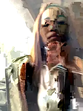 Snapshot of Gwen-n chatting on November 3, 1:51 am Gwen-n online show from November 3, 1:51 am