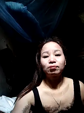 Snapshot of Gwen-n chatting on November 21, 6:23 am Gwen-n online show from November 21, 6:23 am