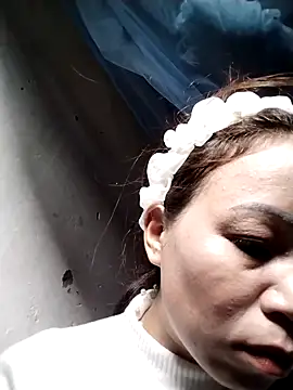 Snapshot of Gwen-n chatting on November 22, 7:07 am Gwen-n online show from November 22, 7:07 am