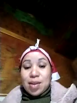 Snapshot of Gwen-n chatting on December 21, 2:24 pm Gwen-n online show from December 21, 2:24 pm