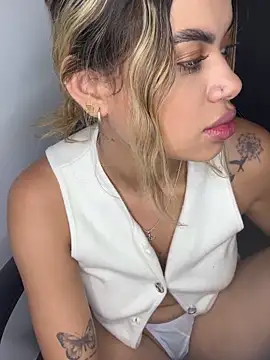 Alanna-foxx online show from November 5, 3:17 am