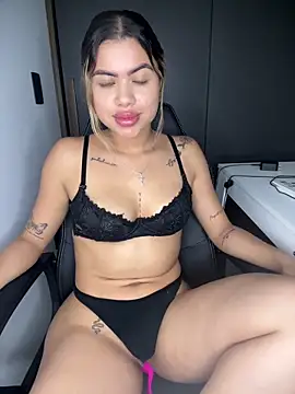 Alanna-foxx online show from November 14, 4:00 am