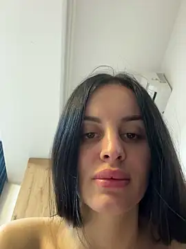 Snapshot of Alexiaaa121 chatting on December 15, 2:10 pm Alexiaaa121 online show from December 15, 2:10 pm