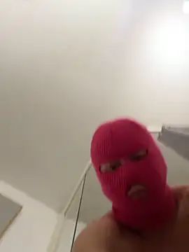 Snapshot of grossebite12335 chatting on December 18, 10:43 am grossebite12335 online show from December 18, 10:43 am