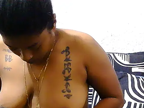 Snapshot of DOVE85 chatting on November 22, 12:26 pm DOVE85 online show from November 22, 12:26 pm