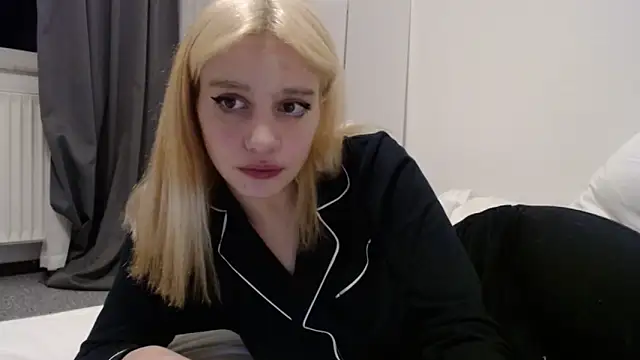 bellefleurrr online show from December 15, 8:57 pm