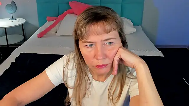 Snapshot of Carla_Vogue chatting on November 8, 3:07 am Carla Vogue online show from November 8, 3:07 am