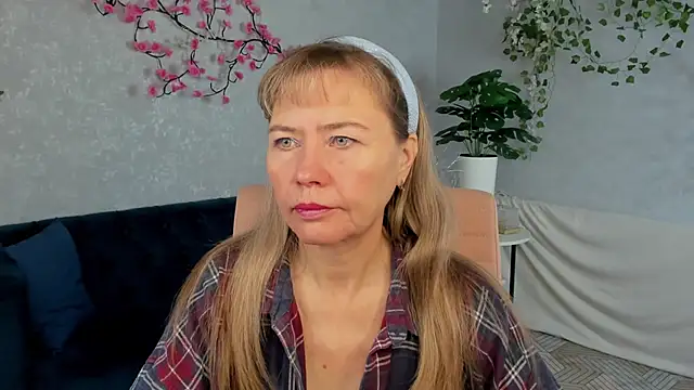 Snapshot of Carla_Vogue chatting on November 18, 2:50 am Carla Vogue online show from November 18, 2:50 am