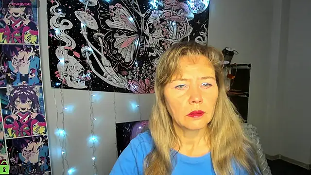 Snapshot of Carla_Vogue chatting on December 15, 3:00 am Carla Vogue online show from December 15, 3:00 am