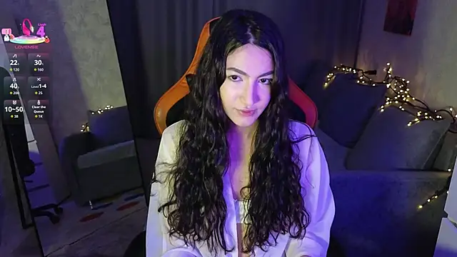 Mulan Lo online show from December 20, 6:59 pm