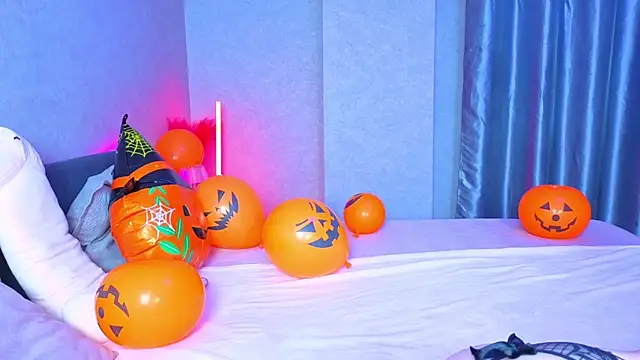 KittieHeart online show from October 31, 5:47 pm