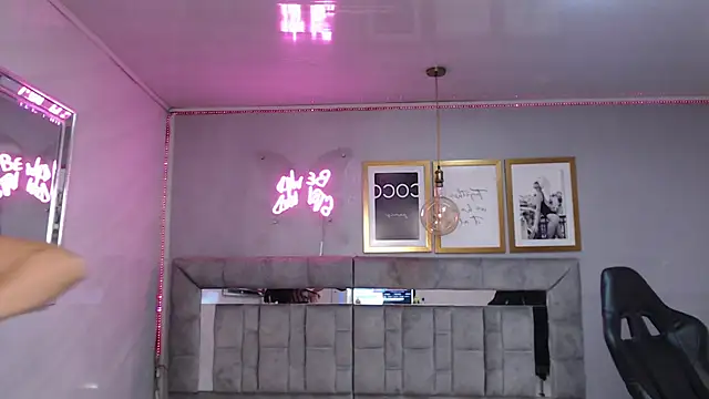 Cute Martina v online show from November 25, 8:09 pm