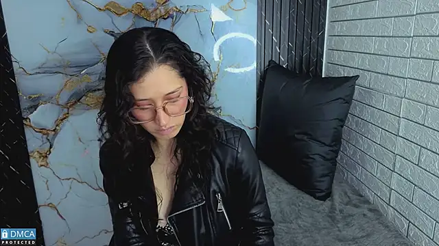 eva delight  online show from March 31, 12:05 pm