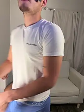 Snapshot of dylan-jacob12 chatting on November 17, 3:12 am dylan-jacob12 online show from November 17, 3:12 am