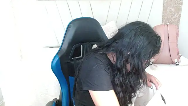 AliceSmity  online show from March 12, 12:00 pm