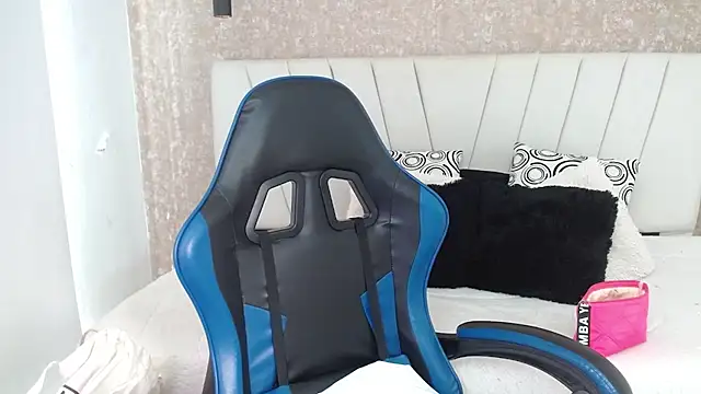 AliceSmity  online show from March 27, 1:55 pm