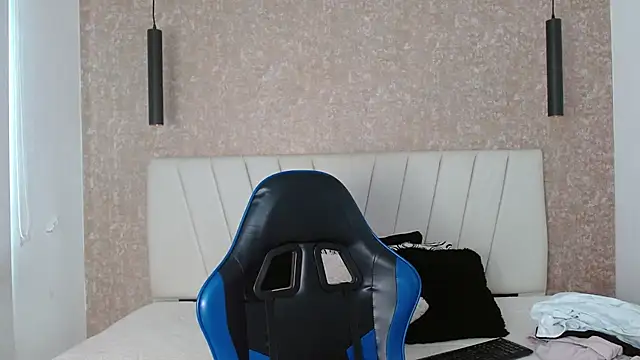 AliceSmity  online show from March 28, 1:33 pm