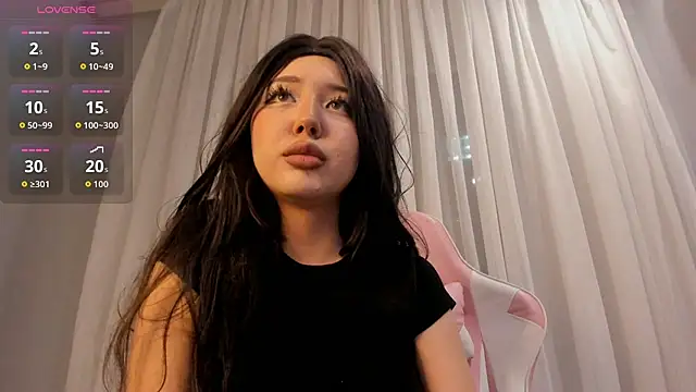 Snapshot of sweetmikasa chatting on December 4, 5:21 pm sweetmikasa online show from December 4, 5:21 pm