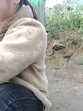 Snapshot of yeu-yeu chatting on December 22, 1:24 am yeu-yeu online show from December 22, 1:24 am