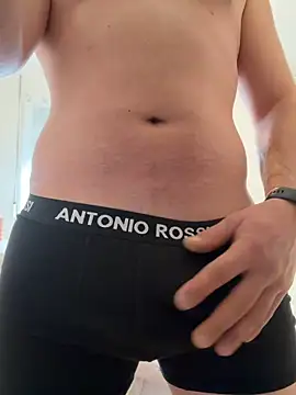 Snapshot of davi73d chatting on February 23, 9:17 am davi73d online show from February 23, 9:17 am