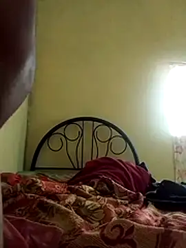 Snapshot of GuzzMiranda18 chatting on November 29, 7:39 pm GuzzMiranda18 online show from November 29, 7:39 pm