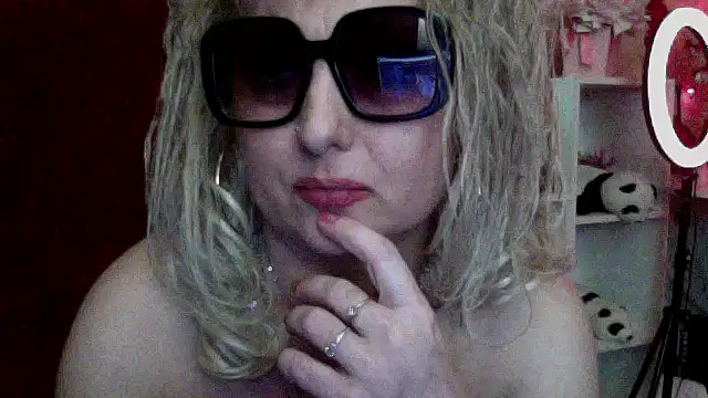 xHot Amazonq online show from February 14, 12:51 am