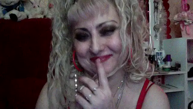 xHot Amazonq online show from February 15, 7:43 pm