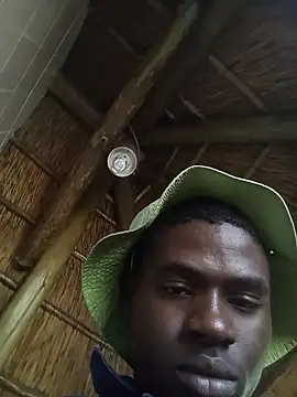 Snapshot of younggblackkCOCK19 chatting on December 4, 10:24 am younggblackkCOCK19 online show from December 4, 10:24 am