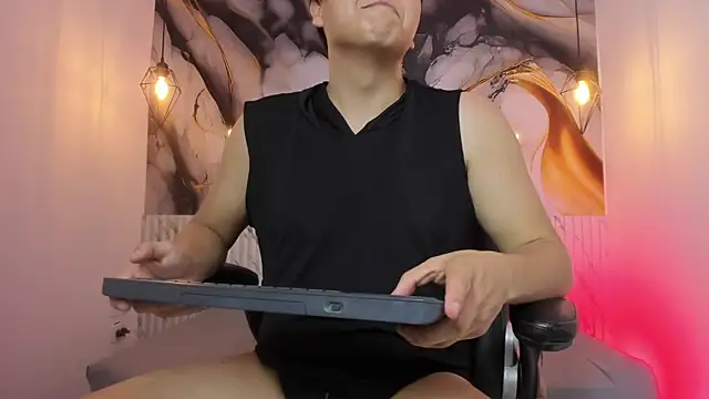 Snapshot of SamLopez1 chatting on October 26, 2:17 am SamLopez1 online show from October 26, 2:17 am