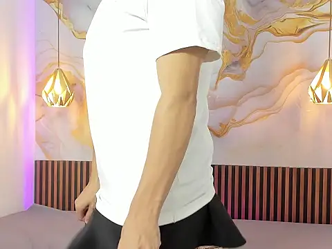 Snapshot of SamLopez1 chatting on October 28, 3:32 am SamLopez1 online show from October 28, 3:32 am