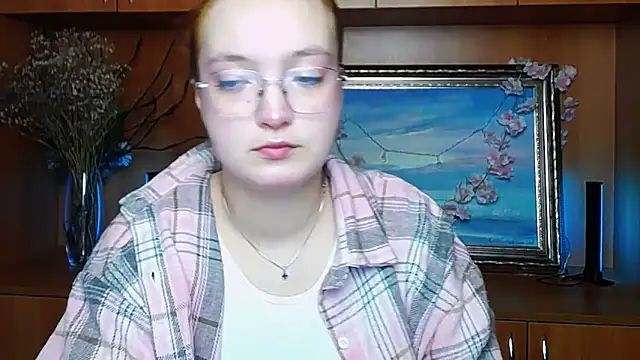 MissAriaa online show from April 5, 6:10 am