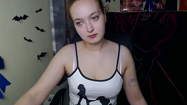 Snapshot of MissAriaa chatting on April 25, 6:05 am MissAriaa online show from April 25, 6:05 am