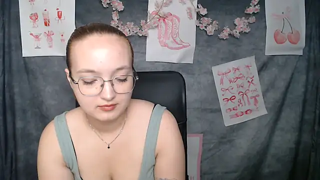 Snapshot of MissAriaa chatting on June 15, 5:53 am MissAriaa online show from June 15, 5:53 am