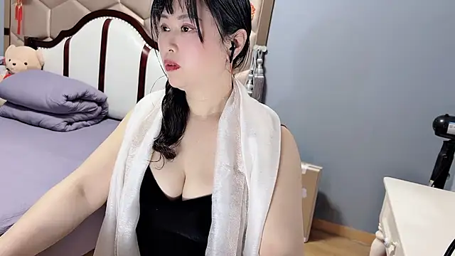 yaoyao22678 online show from April 5, 3:47 am