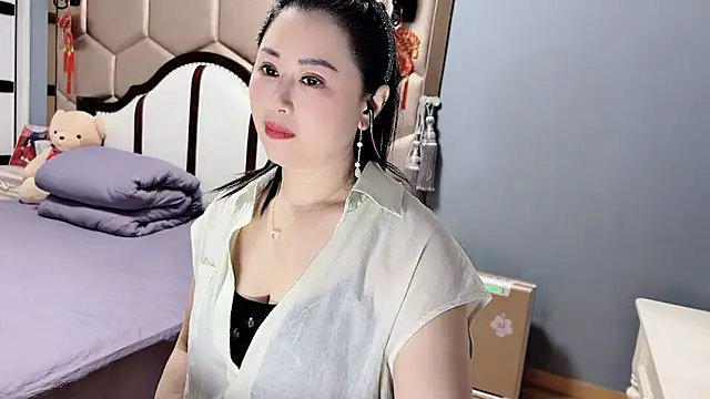 yaoyao22678 online show from April 6, 2:42 am