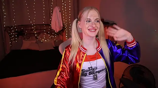 Snapshot of MonicaVelen chatting on October 28, 6:28 am MonicaVelen online show from October 28, 6:28 am