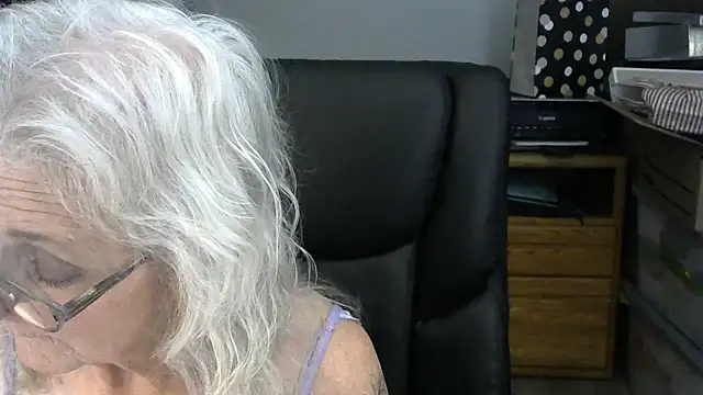 JoleneDelacroix online show from December 17, 4:18 am