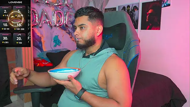 Tiler wolker online show from April 12, 12:48 am