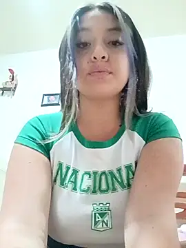 Snapshot of boobs_sharon chatting on October 27, 1:31 am boobs sharon online show from October 27, 1:31 am