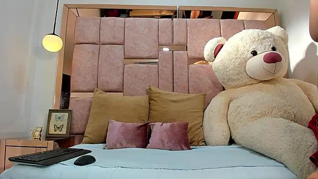 naomy sexy  online show from November 21, 12:15 pm