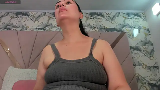 naomy sexy  online show from March 29, 9:15 pm