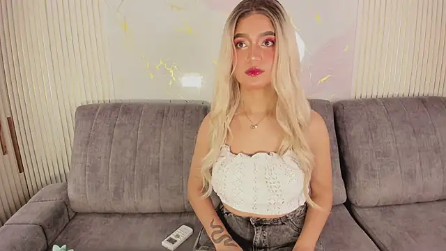 Snapshot of NhoanBrunette chatting on April 28, 2:33 pm NhoanBrunette online show from April 28, 2:33 pm