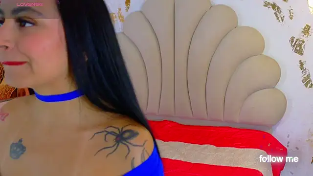 Snapshot of HellemMonet chatting on December 4, 7:33 pm HellemMonet online show from December 4, 7:33 pm