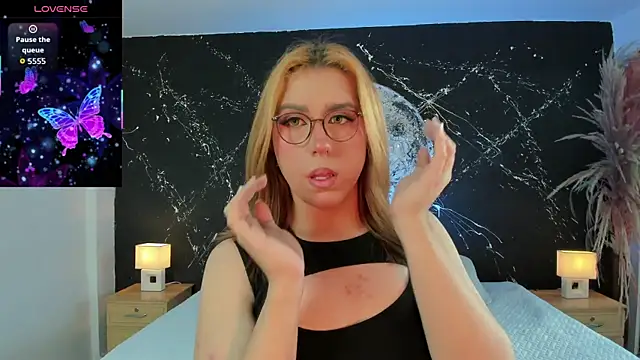 Snapshot of JanneBlossom_ chatting on December 13, 9:42 pm JanneBlossom online show from December 13, 9:42 pm