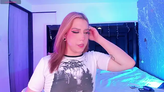 JanneBlossom  online show from December 14, 10:03 pm