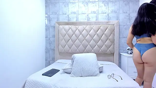 Snapshot of AmaraWolf chatting on November 6, 8:43 pm AmaraWolf online show from November 6, 8:43 pm