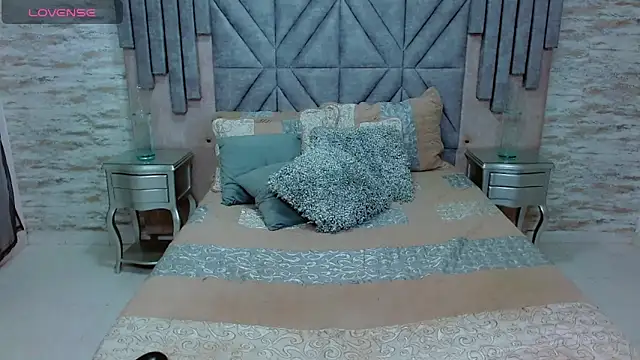 chairahot2 online show from November 18, 1:04 pm