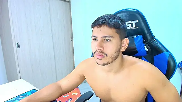 Snapshot of sophia_and_alex chatting on October 27, 4:16 am sophia and alex online show from October 27, 4:16 am