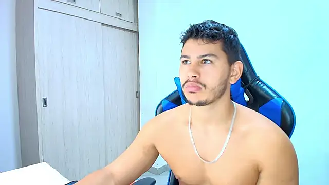 Snapshot of sophia_and_alex chatting on November 10, 2:05 pm sophia and alex online show from November 10, 2:05 pm