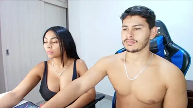 Snapshot of sophia_and_alex chatting on November 13, 1:37 am sophia and alex online show from November 13, 1:37 am